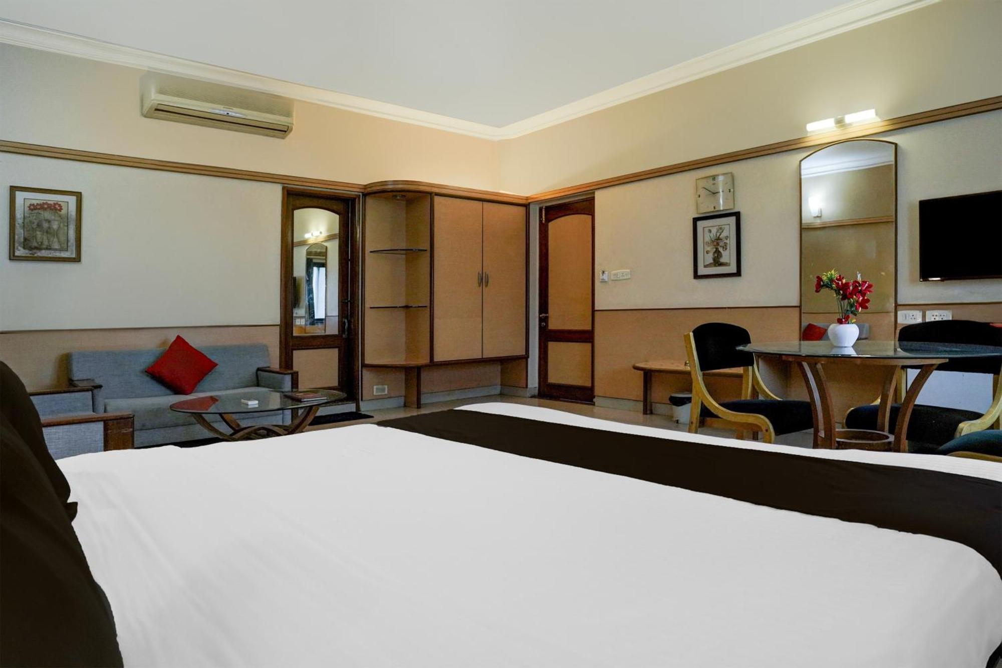 Super Collection O Limda Chowk Formerly Hotel Harmony Rajkot Exterior photo